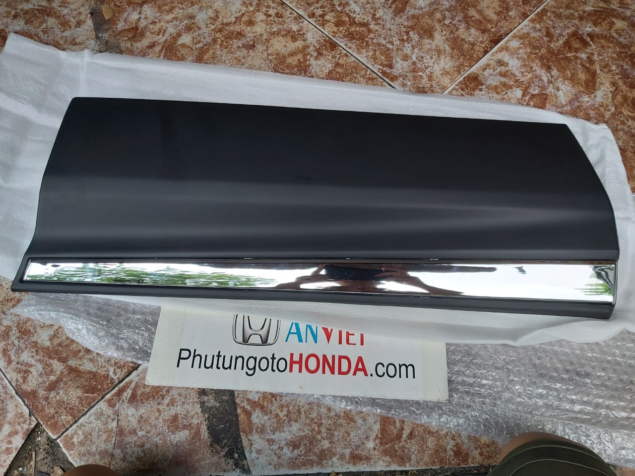Ốp ngang cánh cửa sau xe honda CRV 2018-2020